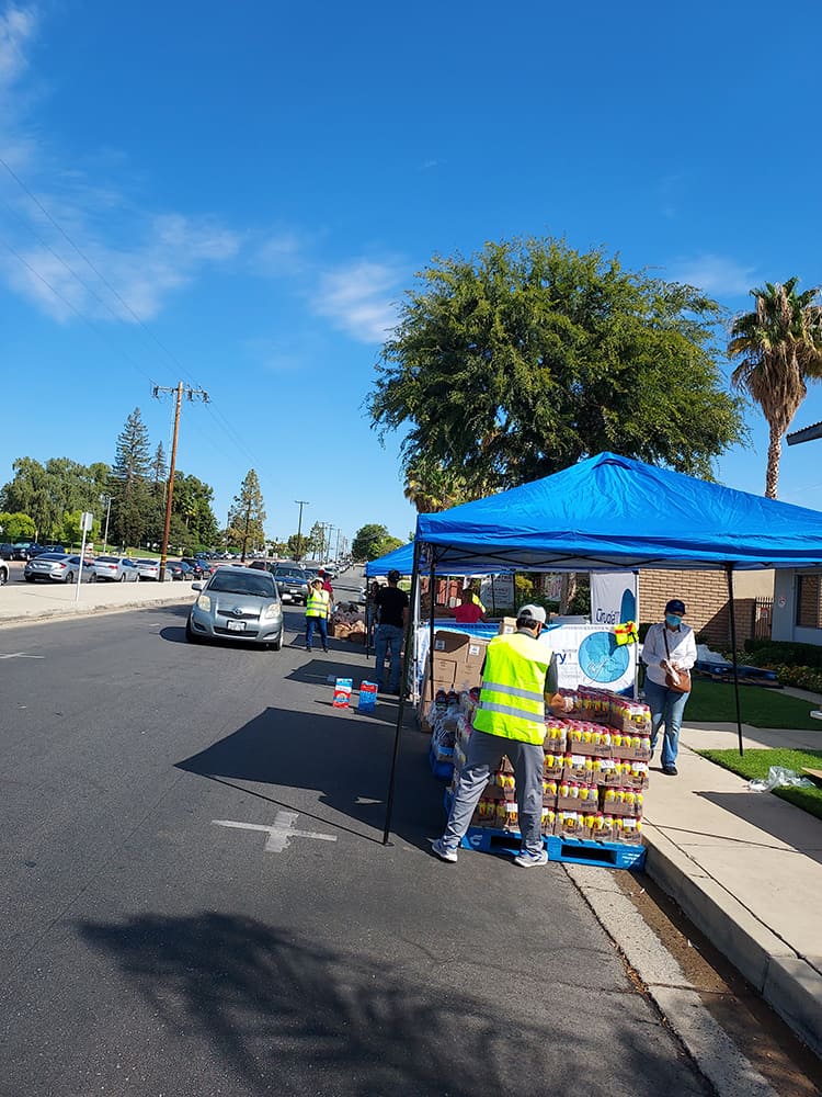 SJVC Bakersfield Surgical Technology students volunteer at food drive