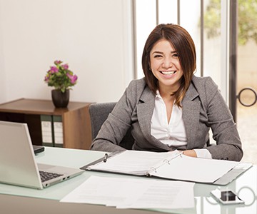 San Joaquin Valley College Student discusses the differences between a Business Administration and Business Management Degree 