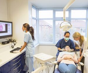 What’s the Difference Between a Dental Hygienist and Dental Assistant?