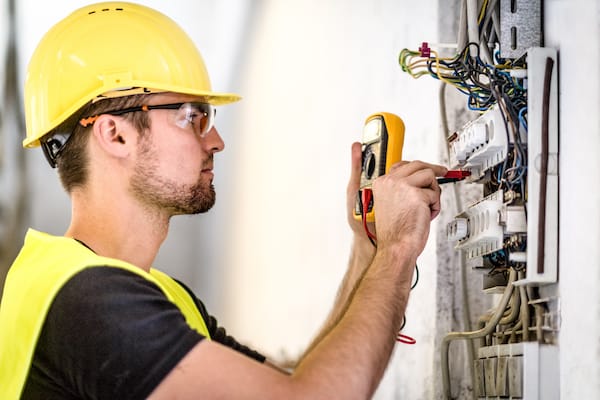 Industrial maintenance worker