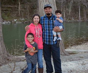 Online BSRT student Mellissa Prendez and family