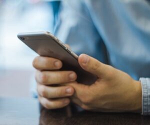 Beware of student loan scams on Facebook and Instagram